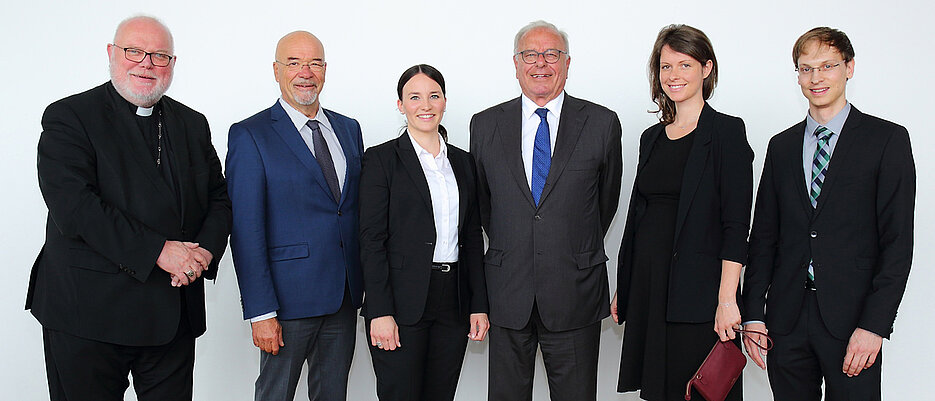 Preisverleihung in München mit (v.l.): Kardinal Reinhard Marx, Wolfram Hatz, Susanne Veldung, Randolf Rodenstock, Christina Hertel und Peter Eppinger.