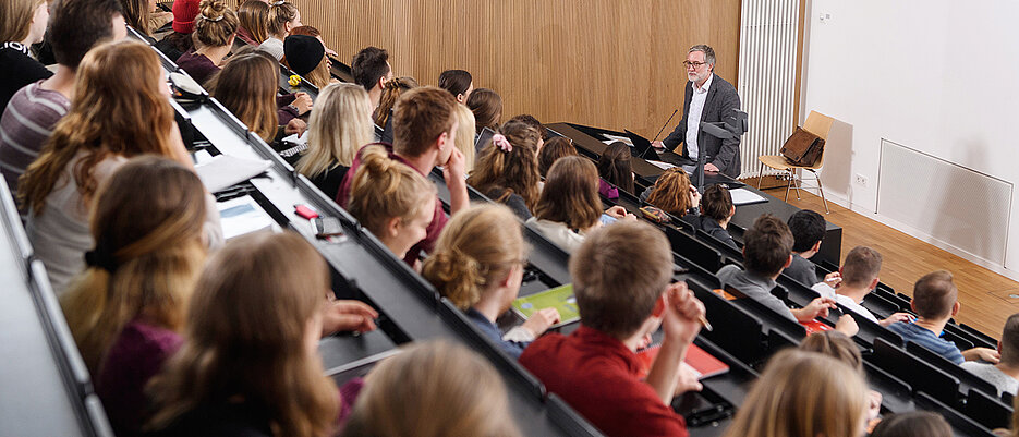 Eine neue Arbeitsgruppe an der JMU hat sich das Ziel gesetzt, unter Studierenden die körperliche, mentale als auch soziale Gesundheit zu fördern und ein Bewusstsein dafür zu schaffen und nachhaltig zu prägen. 