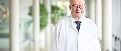 Prof. Dr. Hermann Einsele, Direktor der Medizinischen Klinik und Poliklinik II des Universitätsklinikums Würzburg, wurde in der Leopoldina und Academia Europaea aufgenommen. © Daniel Peter