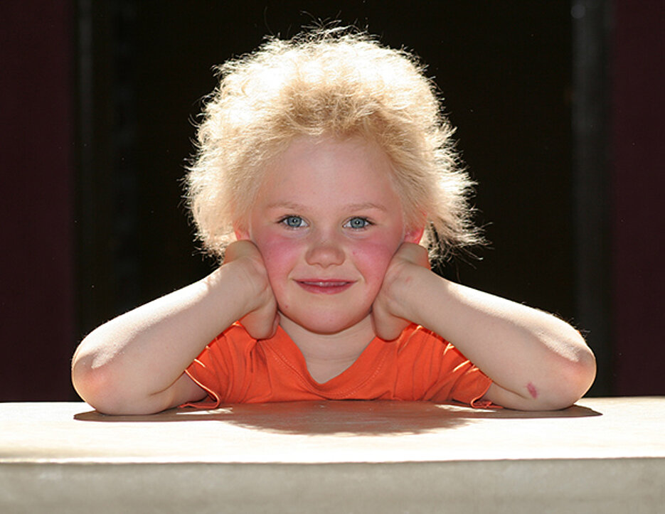 Mädchen mit unkämmbaren Haaren. (Foto: privat/Universität Bonn)