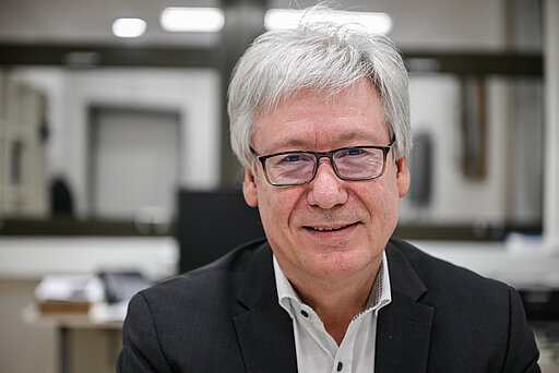 Prof. Deckert (Portraitfoto Fotograf Thomas Obermeier)