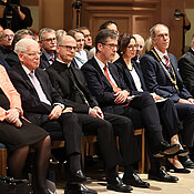 Zahlreiche Ehrengäste waren zum Festakt in die Neubaukirche gekommen, darunter Würzburgs Oberbürgermeister Christian Schuchardt und Bischof Franz Jung. 