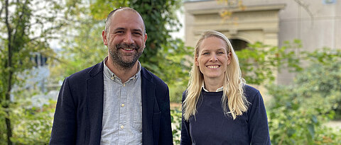 Dr. Vanessa Scholz und Professor Lorenz Deserno, Leiter der Arbeitsgruppe “Kognitive Neurowissenschaften in der Entwicklungspsychiatrie" an der Kinder- und Jugendpsychiatrie des Universitätsklinikums Würzburg (UKW), zeigen in ihrer neuesten Studie, dass die Zunahme der Komplexität von Prozessen und die Abnahme des Entscheidungsrauschens proportional zusammenhängen. 